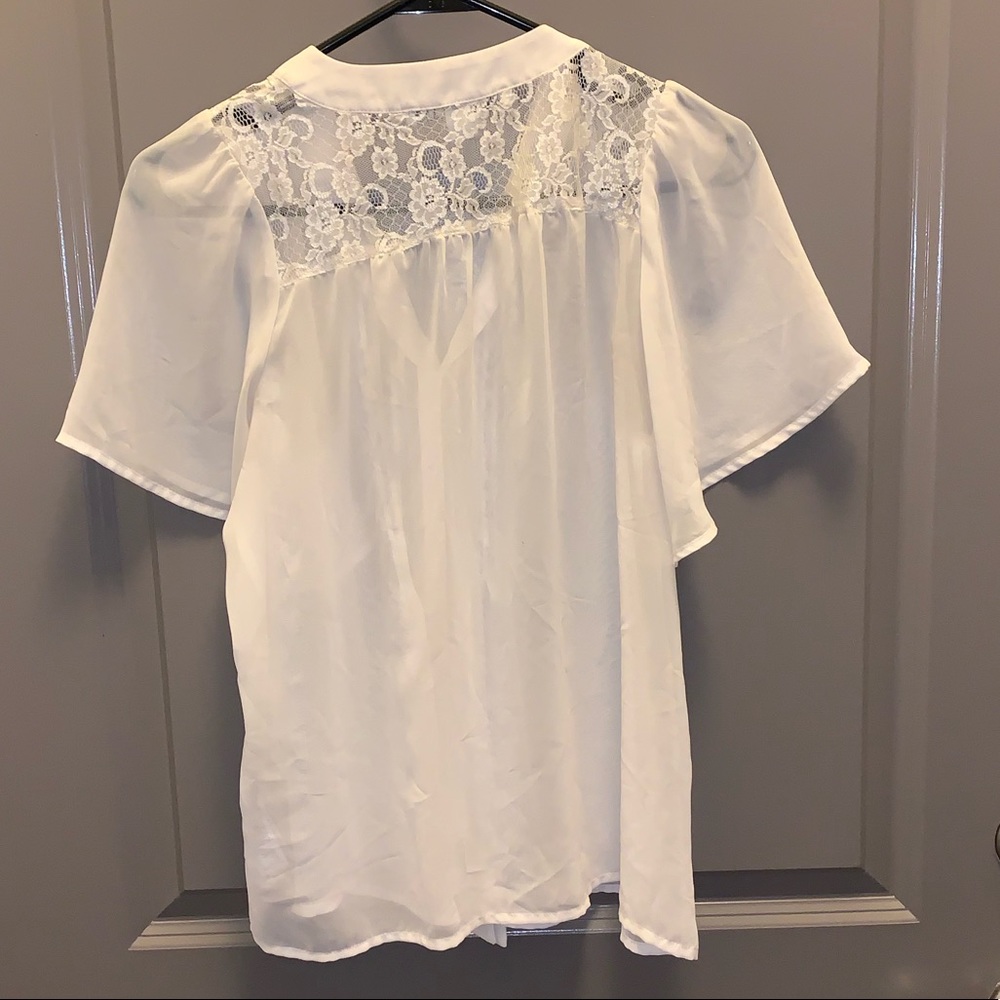 White blouse - Picture 2 of 4